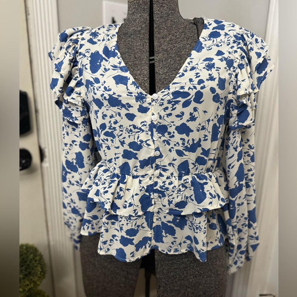 Entro Blue and White Floral Ruffle Blouse size Small